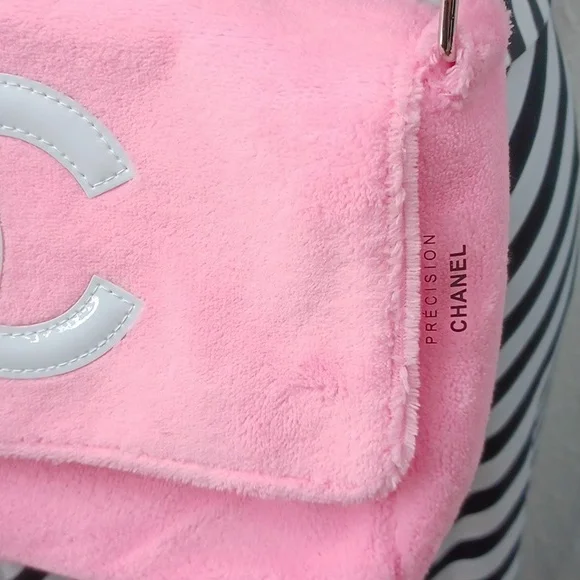 Chic Pink Designer Shoulder Bag